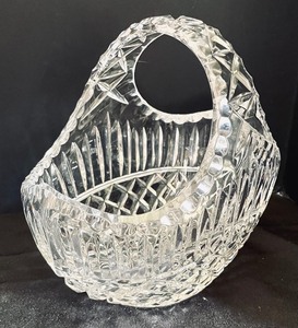 lot 198 image: Elegant Crystal Basket Bowl