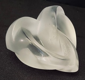 lot 19A image: Lalique Crystal Heart Paperweight