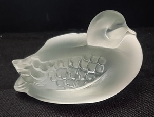 lot 5A image: Darling Lalique Sleepy Duck Figurine