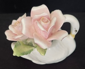 lot 211 image: Lefton Swan with Roses Figurine