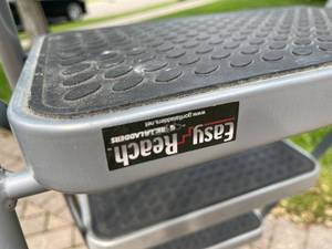 lot 240 image: Easy Reach Folding Step Stool