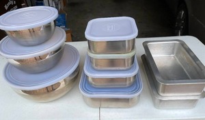 lot 258 image: Metal Freezinox Food Storage Pieces in Assorted Sizes