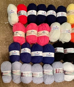lot 263 image: Yarn by Brunswick Liberty, Patons Canadiana and Pinguin