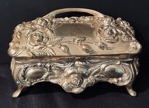 lot 200A image: Two Silver Plated Trinket Boxes