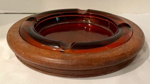 lot 289 image: 4 Vintage Ashtrays