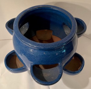 lot 291 image: Pretty Blue Planter