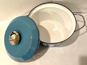 lot 299 image: Two Vintage Cathrineholm Lotus Casserole Dishes in Blue