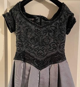 lot 304 image: Escada Couture Vintage Dress