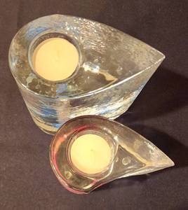 lot 318 image: Set of Two Kjell Engman Sweet Heart Candle Holders by Kosta Boda