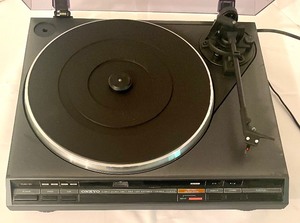 lot 356 image: Onkyp Fully Automatic Turntable