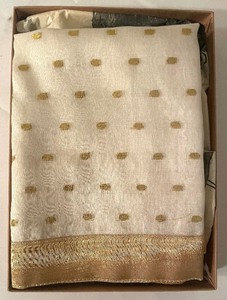 lot 359 image: 8 New Felissimo Linens