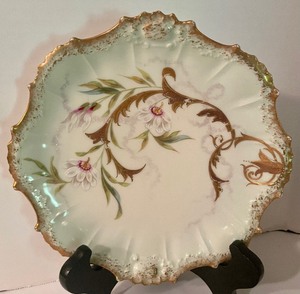 lot 361 image: Vintage Dishware Plates, Bowls and Serving Pieces