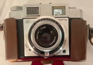 lot 368 image: Vintage Zeiss Ikon Contina Camera and Kodak Instamatic 104 Cameras