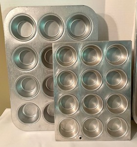 lot 378 image: Variety of Bakeware Items