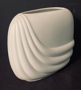 lot 392 image: Vintage Rosenthal Studio-Linie Vase