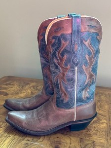 lot 432A image: Pair of Womens Cowboy Boots