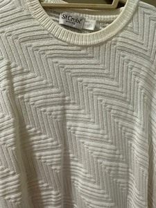 lot 428 image: Mens White St Croix Knits Sweater