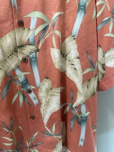 lot 417 image: Mens Tommy Bahama Tropical Print Button Up Silk Shirt
