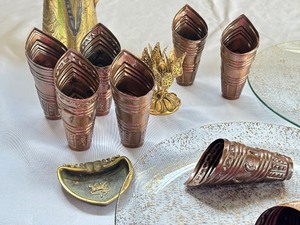 lot 370 image: Variety of Gold and Bronze Colored Items