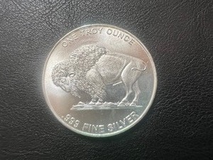 lot 2 image: LIBERTY 1 OZ. .999 FINE SILVER