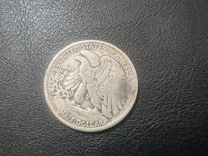 lot 3 image: 1941 WALKING LIBERTY HALF DOLLAR  90% SILVER
