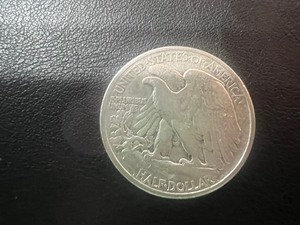 lot 8 image: 1940 WALKING LIBERTY HALF DOLLAR  90% SILVER