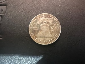 lot 18 image: 1957 BENJAMIN FRANKLIN HALF DOLLAR 90% SILVER