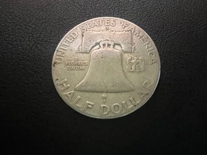 lot 22 image: 1953 BENJAMIN FRANKLIN HALF DOLLAR 90% SILVER