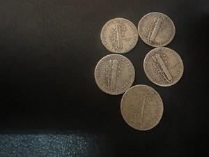 lot 51 image: LOT OF 5 SILVER MERCURY DIMES