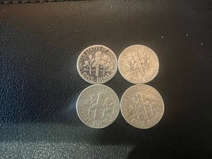 lot 62 image: LOT OF 4 SILVER DIMES FROM THE 1940S
