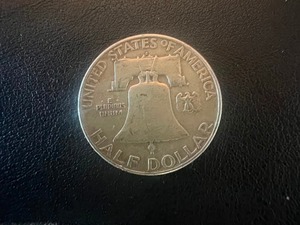 lot 53 image: 1958D BENJAMIN FRANKLIN HALF DOLLAR 90% SILVER