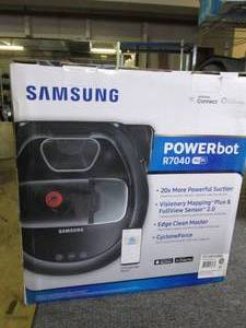 samsung powerbot R7040 vacuum looks...