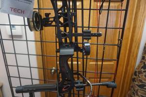 lot 2 image: Bowtech Experience CPX Compound Bow RH