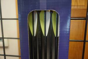 lot 17 image: 12 - Beman ICS Junior Hunter Youth Carbon Arrows