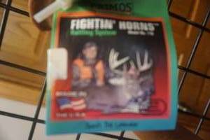 lot 65 image: Primos Model 710 Fighting Horns White Tail Buck Ratting Horns