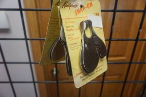 lot 88 image: 5 - Kantpinch Brand Snap On Finger Separator Protective Bow Pads