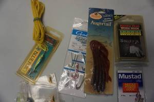 lot 118 image: Assorted Fishing Hooks, Jigs, Artificial Crank Bait and Stringer