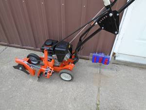 Gas powered edger.Nearly new. Tested & works. As shown.