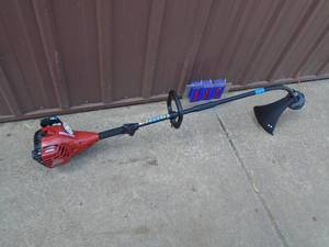 Home Lite weed trimmer. Appears nearly new. Tested & works. As shown.