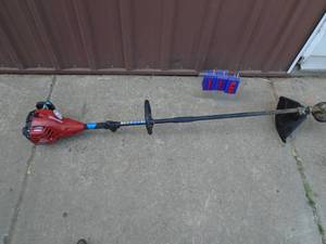 Home Lite weed trimmer. Used condition. Tested & works. As shown.