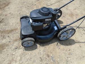 lot 148 image: Self propelled lawn mower. Used condition. Didnt have time to test. As shown.