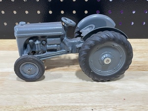 lot 26 image: Die Cast Tractor