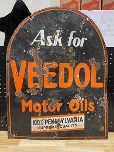 lot 37 image: Veedol Motor Oils Porcelain Metal Sign