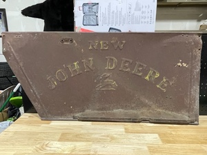 lot 46 image: John Deere Side Panel