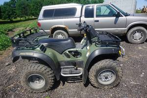lot 6 image: Mid 2000 John Deere Trail Buck 650 CVT ATV