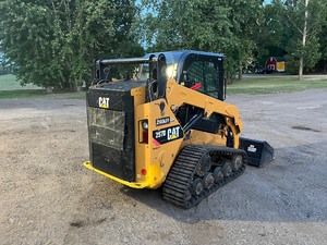 lot 10 image: 2016 Cat 257D Multi Terrain Tracked 2 Speed Skid Loader Skid Steer
