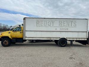 lot 9Z image: 1999 GMC C- Series C7H042