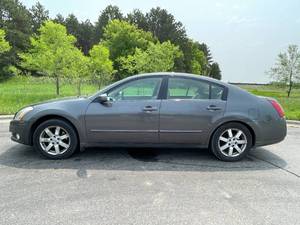 lot 9 image: 2006 Nissan Maxima 3.5 SL
