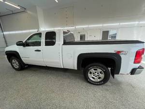 lot 11A image: 2008 Chevrolet Silverado 1500 LT1 - 4X4 - 2 OWNERS