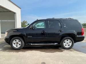 lot 11M image: 2011 Chevrolet Tahoe LT - 4X4 - 2 OWNERS